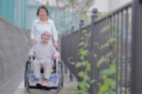 《東京都国立市・102歳母親を殺害した疑い》老老介護の果てに…74歳娘・小峰陽子容疑者の悲しい“習慣”と…