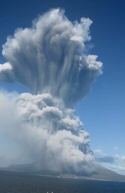 桜島は4月28日、9か月ぶりに爆発的噴火した。写真は当時のものではありません
