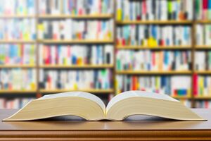 シニア世代の自費出版のトラブルが増加しているという　※写真はイメージです