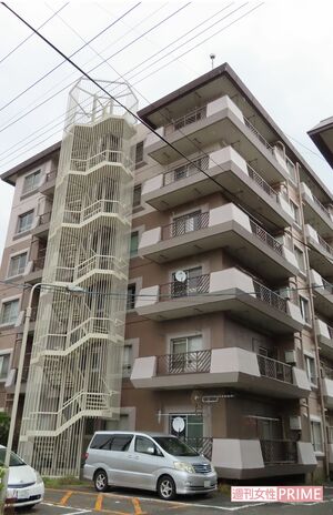 夫婦が住んでいたマンション。取り壊すため来年2月までに退去しなければならなかったが、転居先は決まっていなかった