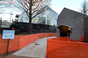 問題になっている上野公園の「仕切りなしトイレ」外観　撮影／編集部