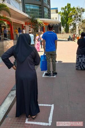 スーパーは今も入場制限が行われている（北村研二さん提供写真）