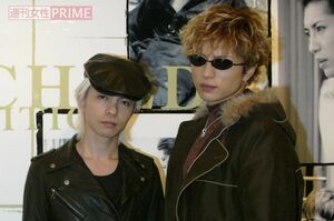 映画『moon child』で共演したHYDEとGACKT。HYDEは当時33歳、GACKTは29歳(2002年)