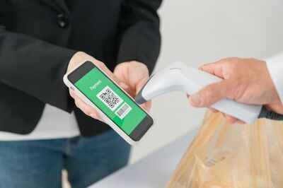 お得なスマホ決済だが、ポイント目当てに使いすぎないように注意　※画像はイメージです