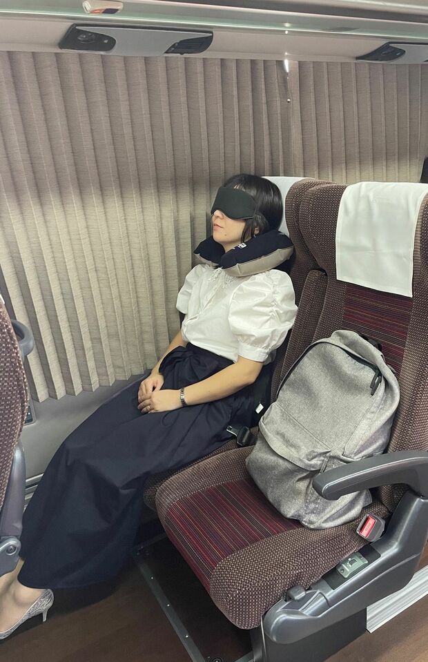 京王バスの「２席ひとりじめシート」イメージ　写真提供／京王電鉄バス