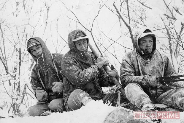 高倉健の出世作『網走番外地　北海篇』にゲイの囚人役で出演。雪の中を勤労奉仕に行くシーン