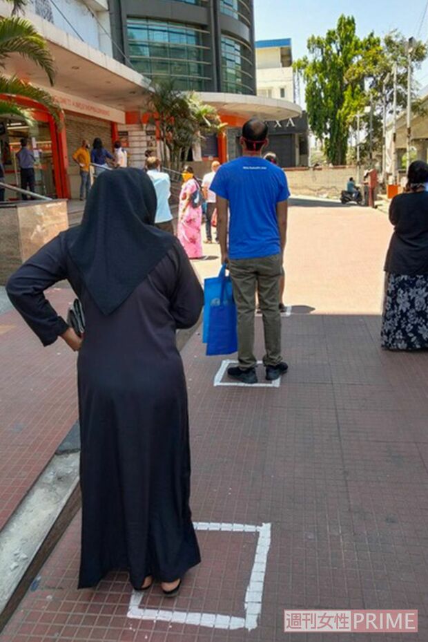 スーパーは今も入場制限が行われている（北村研二さん提供写真）