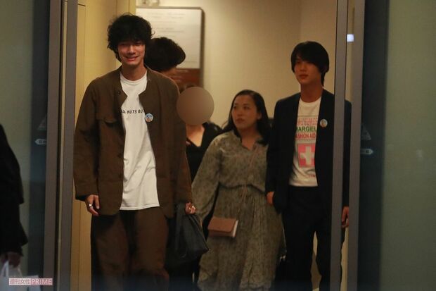 '19年8月、朝ドラ『なつぞら』の打ち上げに参加した岡田将生、中川大志、藤本沙紀