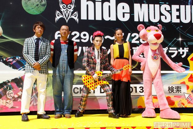 hide MUSEUM 特別内覧会、お笑いコンビTKOと道端アンジェリカなど（'13年6月）