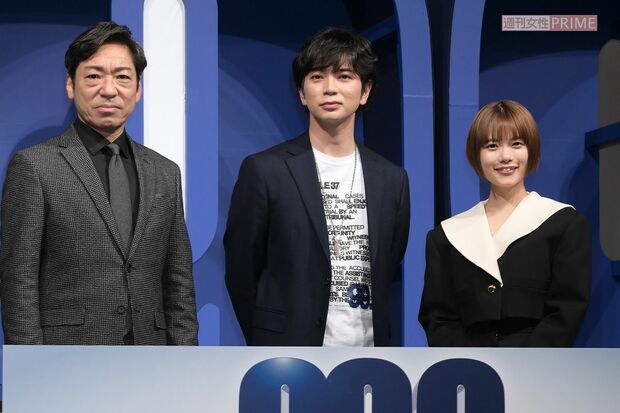 11月24日、松本潤や杉咲花と映画『99・9』完成報告会に出席した香川照之