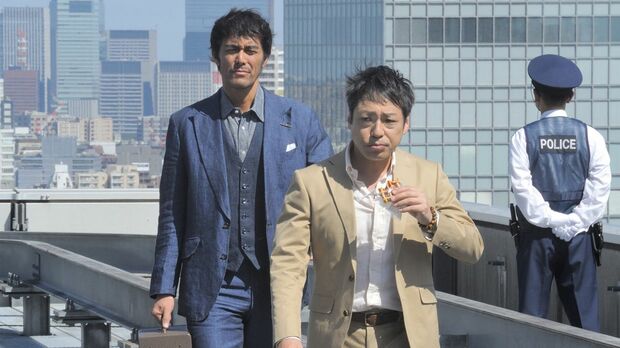 華岡の相棒の小向は、婚活中＆スイーツ男子　(c)NHK