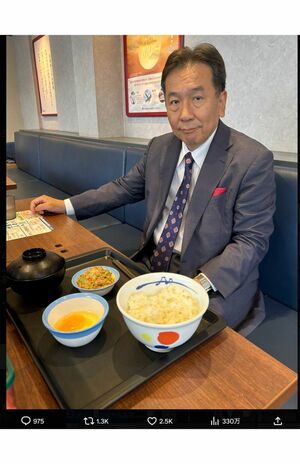 昨年10月、　牛丼チェーン店めぐりをする枝野議員（枝野幸男氏公式Xより）