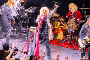 5月22日に行われた『ZIGGY大復活祭』。チケットは即完売で、待ちわびたファンたちの熱気がすさまじかった（撮影／佐藤靖彦（ZIGGY大復活祭））