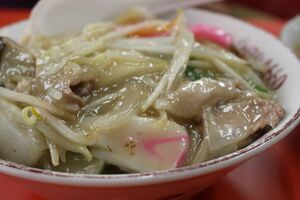 『あおた』の中華丼　写真提供／下関マグロ