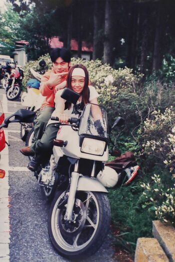 退院後、5つ年下の裕紀子さん（現妻）とレンタルバイクで千葉一周デート