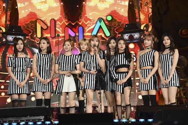 TWICE　(c) 2016 Melon Music Awards