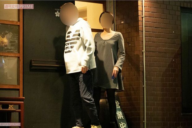 2019年、飲食店から出てきた飯島直子の元夫・A氏と不倫相手のB子さん