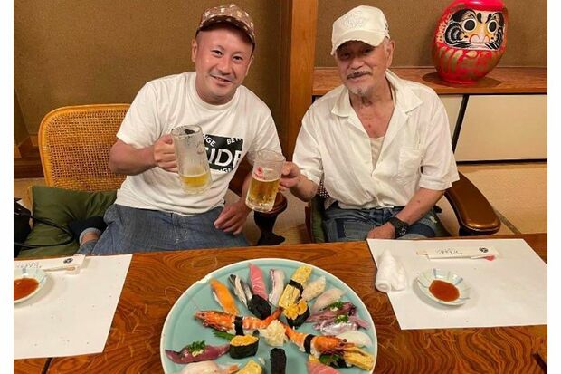 千葉真一（右）と木村仁容疑者（容疑者SNSより）