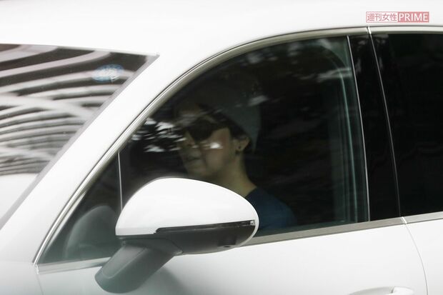 9月20日、友人男性のポルシェに乗る有森