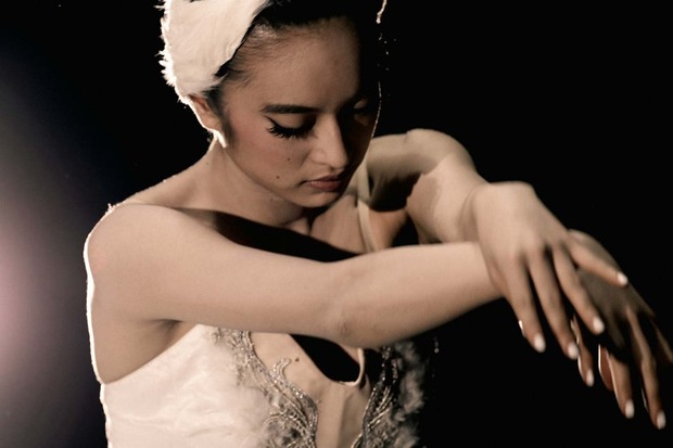 東京ガス制作のWEB限定ムービー『SWANLAKE』で白鳥の湖を舞う門脇麦