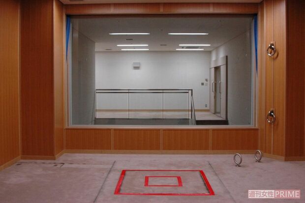 踏み板がある状態（執行室の写真／2010年法務省提供）