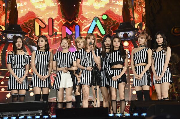 TWICE　(c) 2016 Melon Music Awards
