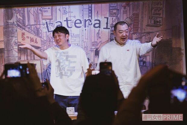 今年2月のトークライブの様子。5年ぶりにコンビでステージに立った