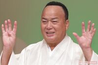 細川たかしのクセが強すぎる私服ファッションが話題!木村拓哉がアンバサダーを務めるゴルフウェアブランド…