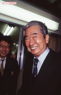 1999年、都知事当選会見をする石原慎太郎さん
