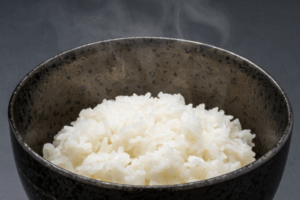 値上げラッシュの一方、お米は価格が下落傾向。主食に上手に取り入れて食費を抑えよう