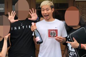 岡容疑者は夜中までどんちゃん騒ぎする“パリピ”（SNSより）