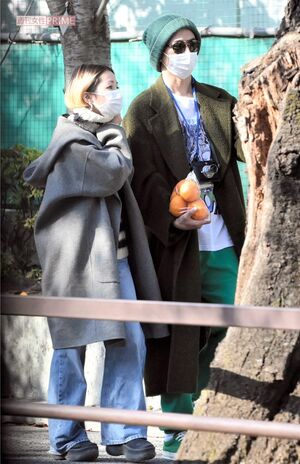 運動会に参加した永山瑛太と木村カエラ