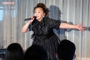 華原朋美、結婚会見に「安室ちゃん衣装」のナゼ!? 真相は（2ページ目