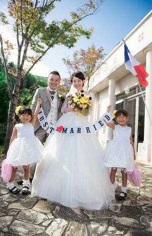 当初は交際を断った紘成さんと2016年に結婚。「今日1日が大切という麻莉絵ちゃんが一緒にいると笑顔なのがうれしかった」という言葉が心を動かした。紘成さんは“1日1回、笑わせる”と誓い、実行しているという