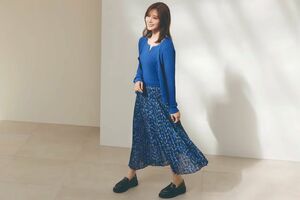 「おばさんに見える」と指摘された白石麻衣のユニクロ着こなし（公式ホームページより）