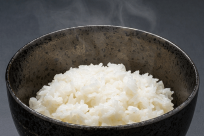 値上げラッシュの一方、お米は価格が下落傾向。主食に上手に取り入れて食費を抑えよう