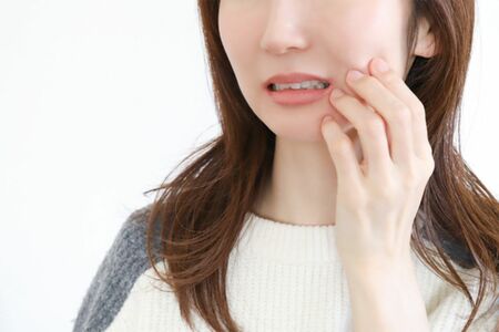 歯周病がある人は血管の状態を悪化させ循環器疾患を招き、さまざまな病気につながりやすくなることが指摘されている※写真はイメージです