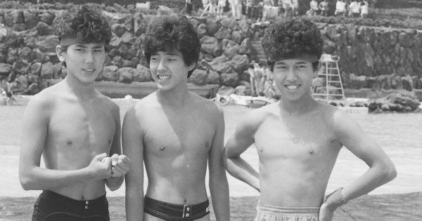 昭和57年当時16歳だった左からモックン、フックン、ヤックン