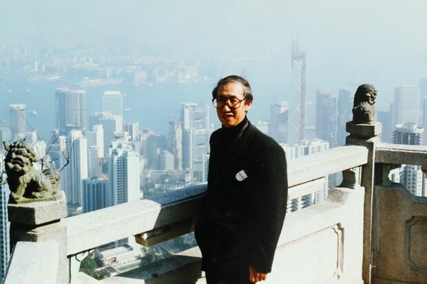 50歳ごろ。社員を大切にする会社らしく、社員旅行で訪れた香港にての1枚