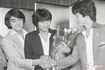 トシちゃんは'80年6月『哀愁でいと』でソロデビュー。遅れること5か月、マッチもソロ歌手として歩むことを宣言。翌月、『スニーカーぶる〜す』でデビューを果たした('80年11月)