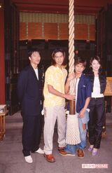  '97年に放送されたドラマ『D×D』のイベントで、初共演となったV6の岡田准一らと東京・日枝神社に。霊能力を持つ者同士としてバディを組んだ岡田とは、 '05年のドラマ『タイガー＆ドラゴン』でもダブル主演を