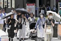 悪質な“日傘当たり屋”被害が急増中!連絡先交換後に「あなたの写真を送って」恐怖のメッセージ、金銭要求…