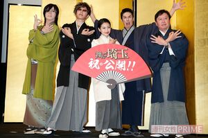 興行収入10億円を突破し、大ヒット中の映画『翔んで埼玉』。左から京本政樹、GACKT、二階堂ふみ、伊勢谷友介、武内英樹監督
