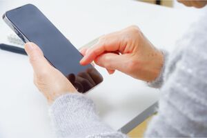 「私もマッチングアプリに登録していたとき、77歳の男性から“いいね!”が」(鎌田さん)