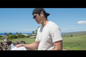 ハワイの別荘建設予定地を確認する大谷翔平（ハプナエステーツ公式HPより）