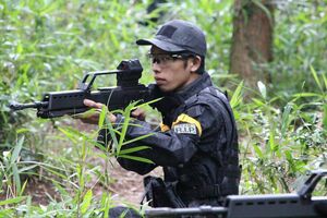 サバゲ―をする小森章平容疑者（本人フェイスブックより）