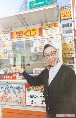 井上れいこさん「新宿駅南口ルミネ前売り場」東京都新宿区西新宿1-1　（撮影／齋藤周造）