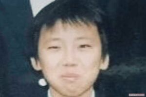 安達優季容疑者、中学校の卒業アルバムの写真（読者提供）