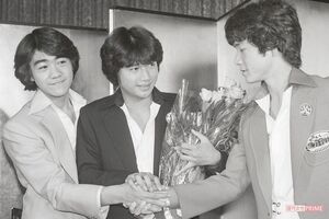 トシちゃんは'80年6月『哀愁でいと』でソロデビュー。遅れること5か月、マッチもソロ歌手として歩むことを宣言。翌月、『スニーカーぶる〜す』でデビューを果たした（'80年11月）