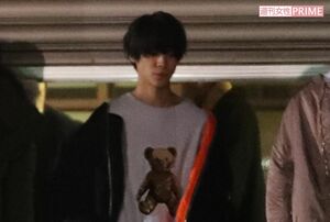 可愛いニットを主張する松島聡（2018年元旦初詣）